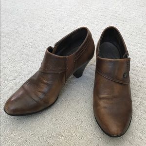 Born 7.5/38.5 Brown Leather Shoes